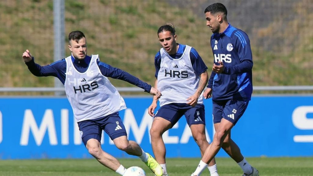 Schalke 04: Aymen Barkok trainiert wieder mit – Trennung im Sommer wahrscheinlich Schalke 04: Aymen Barkok trainiert wieder mit – Trennung im Sommer wahrscheinlich